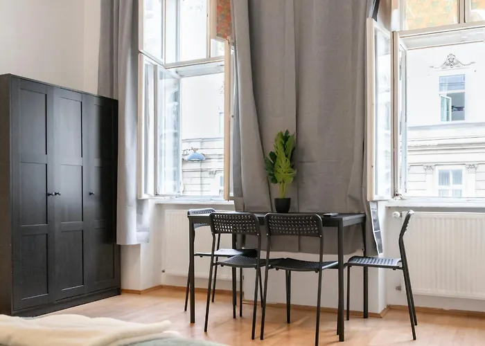 Amazing 2br Shared Only 7 Min To Wiener Stadthalle Apartament *